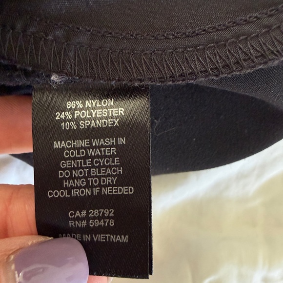 Rachel Zoe Black High-Rise Tailored Scuba Shorts - Size 6 - Picture 6 of 6